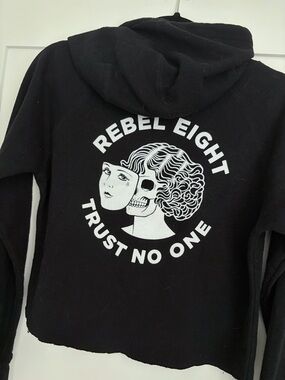 🖤 RARE Rebel Eight Mike Giant Black Cropped Hoodie 💀🎭 TRUST NO ONE